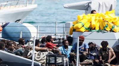 Erneut erreichen über Tausend Bootsmigranten Lampedusa