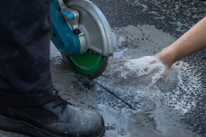 Acht Monate Freiheitsstrafe: Klimakleberin verurteilt
