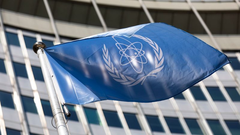 Die Internationale Atomenergiebehörde überwacht Atomanlagen.