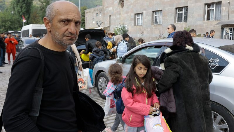 Ethnische Armenier aus Berg-Karabach kommen in Goris an.