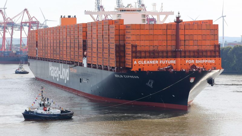 Die «Berlin Express» hat den Hamburger Hafen erreicht, wo sie getauft werden soll. Es ist das bislang größte Containerschiff unter deutscher Flagge.