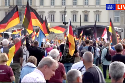 Großdemo in Berlin jetzt live: Rücktritt der Bundesregierung gefordert