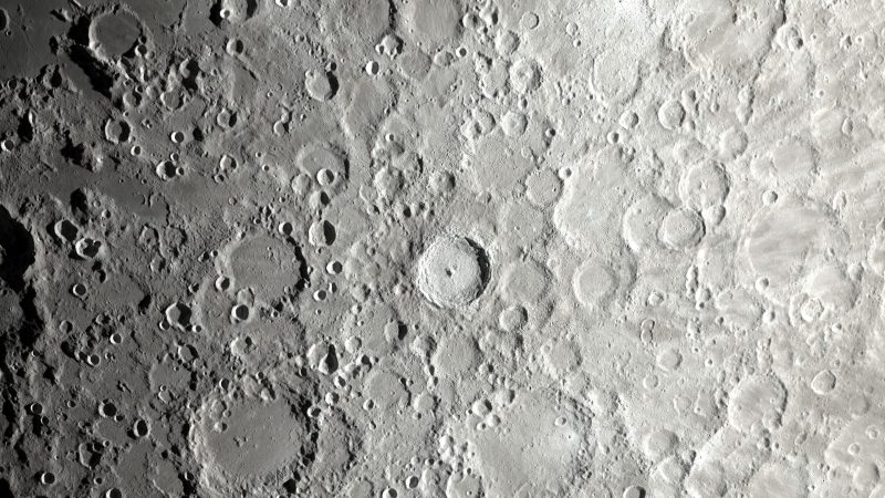 Eine geheimnisvolle verborgene Kraft erzeugt Wasser auf dem Mond