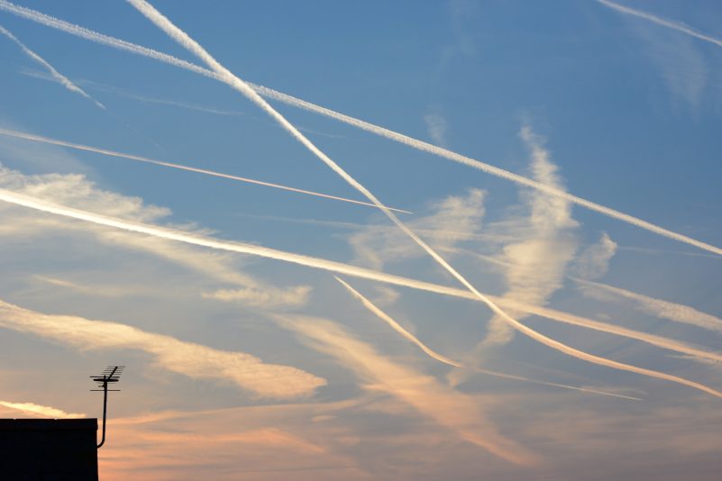 Wetterwaffen: Ist etwas dran an Wolkenimpfung, Chemtrails, Frequenzen?