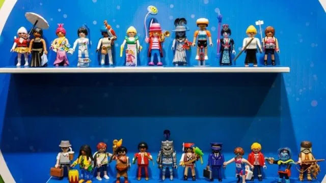 Der Playmobil-Mutterkonzern baut weltweit rund 700 Stellen ab, davon rund 370 in Deutschland.