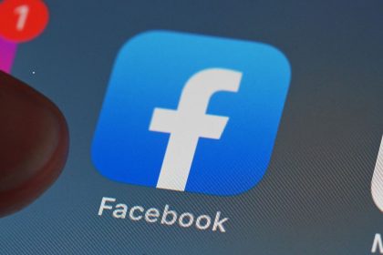 Zehn Euro im Monat für Facebook ohne Werbung