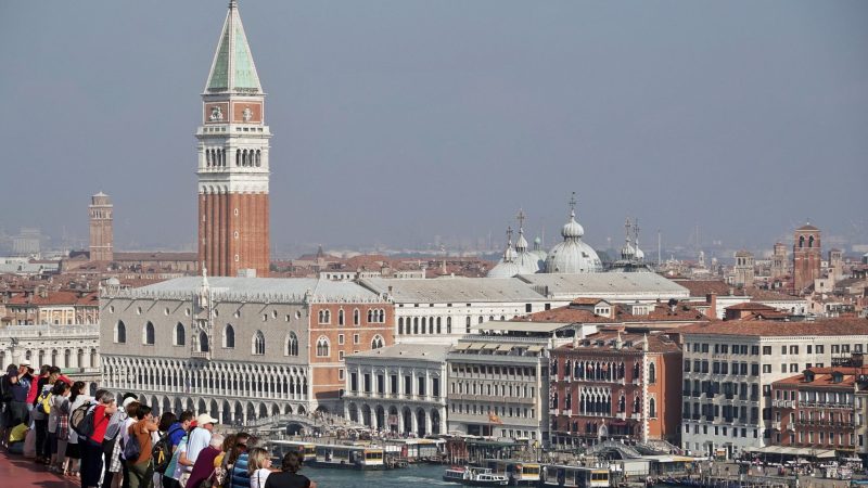 Venedig ist bei Touristen ein beliebtes Ziel. Jetzt kam es in der Stadt zu einem Unglück.