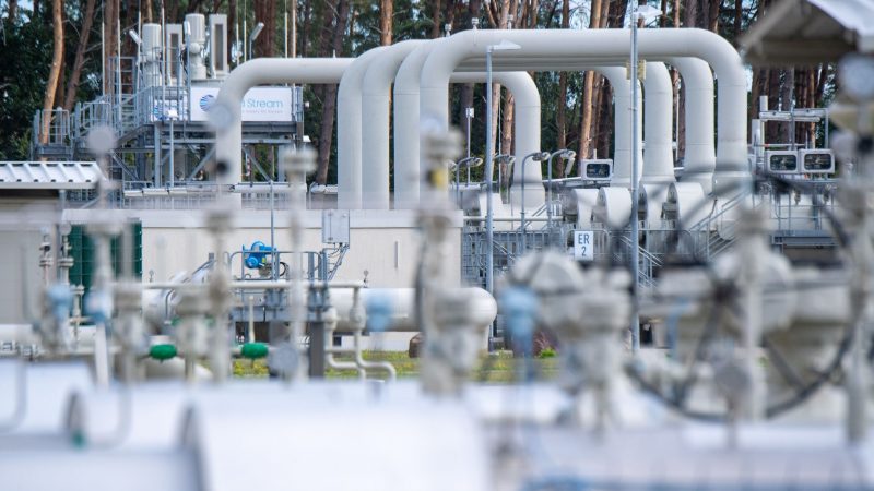 Rohrsysteme und Absperrvorrichtungen in der Gasempfangsstation der Ostseepipeline Nord Stream in Lubmin.