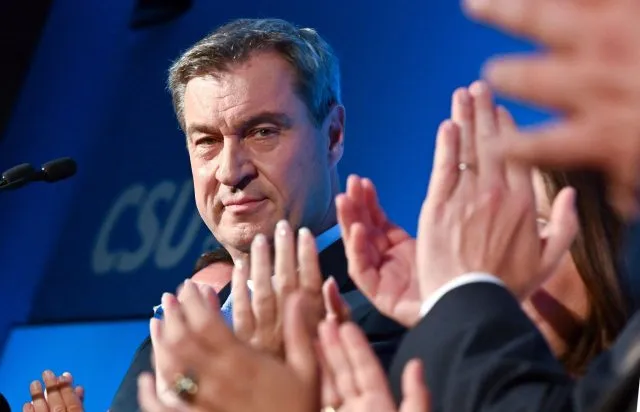 Wahlsieger Markus Söder (CSU) wird in München gefeiert.