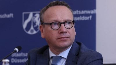 Bremse bei Cum-Ex-Ermittlungen? Kritik an NRW-Justizminister
