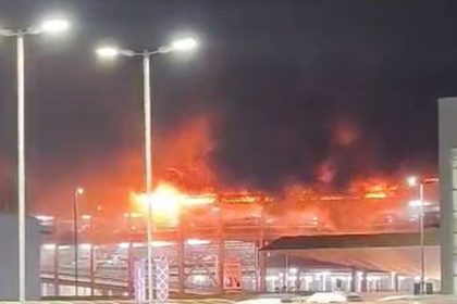 Großbrand am Londoner Flughafen Luton: Alle Flüge abgesagt