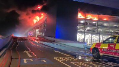 Nach Großbrand: Flugbetrieb im Londoner Flughafen Luton wieder aufgenommen