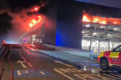 Nach Großbrand: Flugbetrieb im Londoner Flughafen Luton wieder aufgenommen
