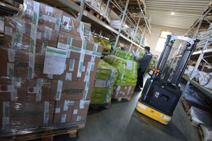 Studie: Lagerhelfer und Bürokräfte auf Jobmarkt begehrt
