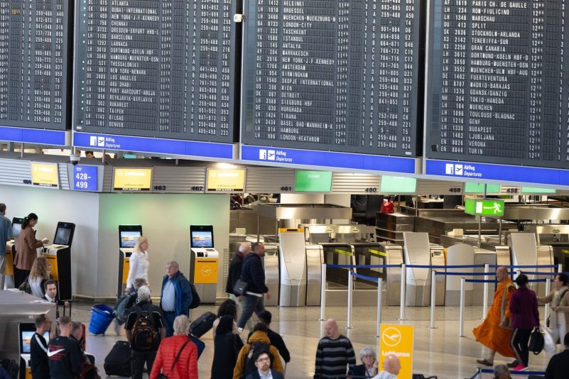 Am Flughafen in Frankfurt werden heute zwei Sonderflieger der Lufthansa mit deutschen Staatsangehörigen aus Israel erwartet.