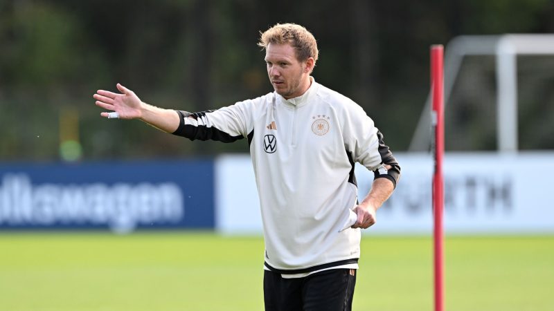 Bundestrainer Julian Nagelsmann gibt beim DFB-Training in Foxborough die Richtung vor.