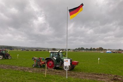 Jede Furche muss sitzen: WM im Pflügen in Lettland