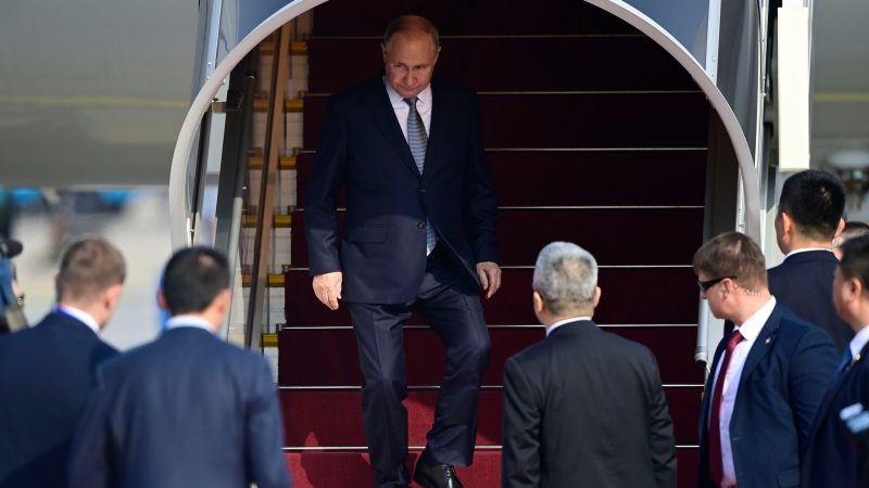 Putin landet zu Seidenstraßen-Gipfel in Peking