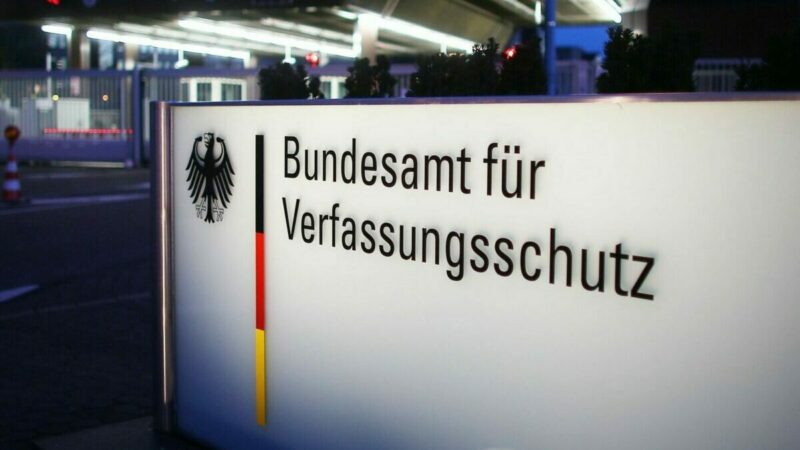 Angehende Beamte werden in Brandenburg künftig auf Verfassungstreue geprüft