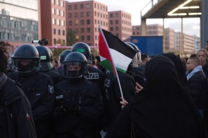 Gewalt bei Demonstrationen: Richterbund für schnelle Strafverfahren