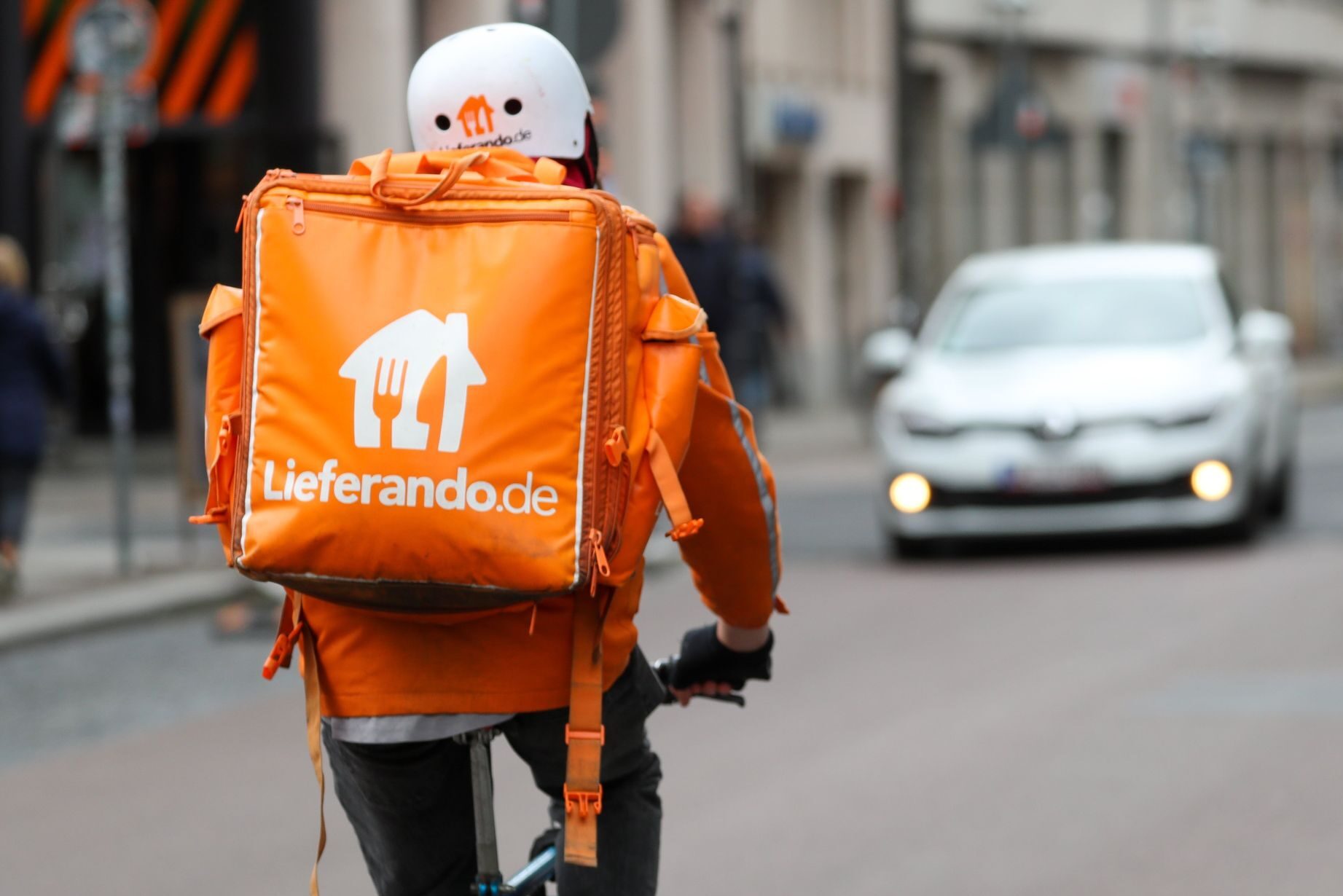 Lieferando-entl-sst-1-500-Kuriere-ein-Monatsgehalt-Abfindung