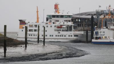 Nordseefähren zu Inseln wegen Sturmtiefs ausgefallen