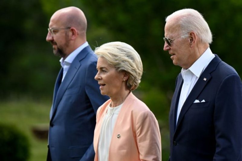 Charles Michel (l-r), Präsident des Europäischen Rates, Ursula von der Leyen, Präsidentin der Europäischen Kommission (EU), und US-Präsident Joe Biden 2022 in Deutschland.