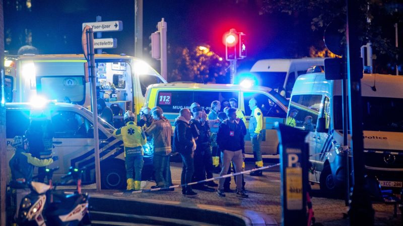 Bei einem Terroranschlag in Brüssel sind zwei schwedische Fußballfans getötet worden.