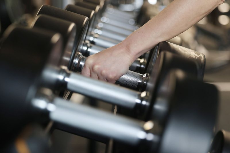 Fitnessstudios bieten häufig Abos an.