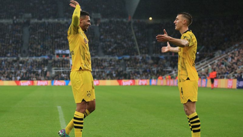 Dank eines Treffers von Felix Nmecha (l) siegte Borussia Dortmund bei Newcastle United.