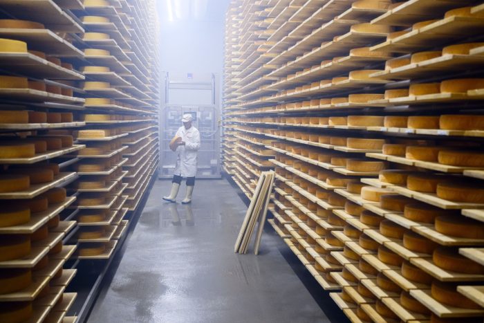 Schweizer Käse, Käse, Käse: Vom 27. bis 29. Oktober findet in Morgins die 1. Raclette-Weltmeisterschaft statt, bei der lokale und ausländische Produzenten gegeneinander antreten.