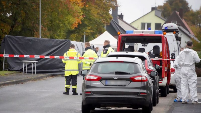 Nach dem Fund einer männlichen Leiche in Horn-Bad Meinberg im Kreis Lippe ermittelt eine Mordkommission. (zu dpa «Toter auf Wiese gefunden - Poliz