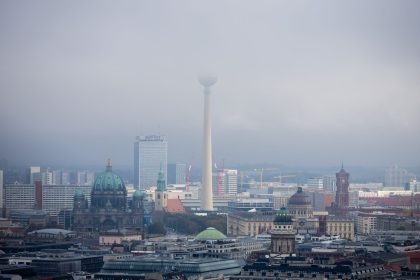 Berlin: Mehrere hundert Klimaaktivisten blockieren Straße des 17. Juni