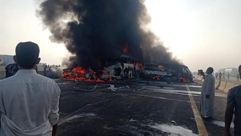 Bei einem Zusammenstoß mehrerer Fahrzeuge auf einer Schnellstraße in Ägypten sind mindestens 32 Menschen ums Leben gekommen.