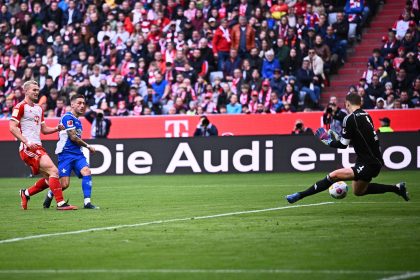 Neuer erlebt Bayern-Torfest beim Comeback