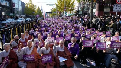 Nach Massenpanik: Tausende gedenken in Seoul der Opfer