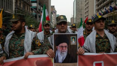 Hunderte Demonstrationen gegen die USA im Iran