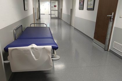 Kliniken verhängen wieder Maskenpflicht und Besuchseinschränkungen