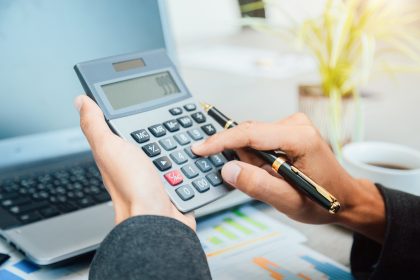 Auch die Umsätze der Dienstleister gingen zurück