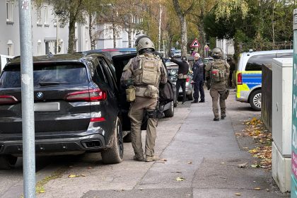 Hinweis auf Bewaffneten – Polizei durchsucht Gesamtschule in Solingen