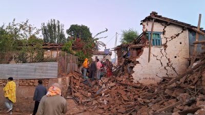 Mindestens 143 Tote nach Erdbeben im Westen Nepals