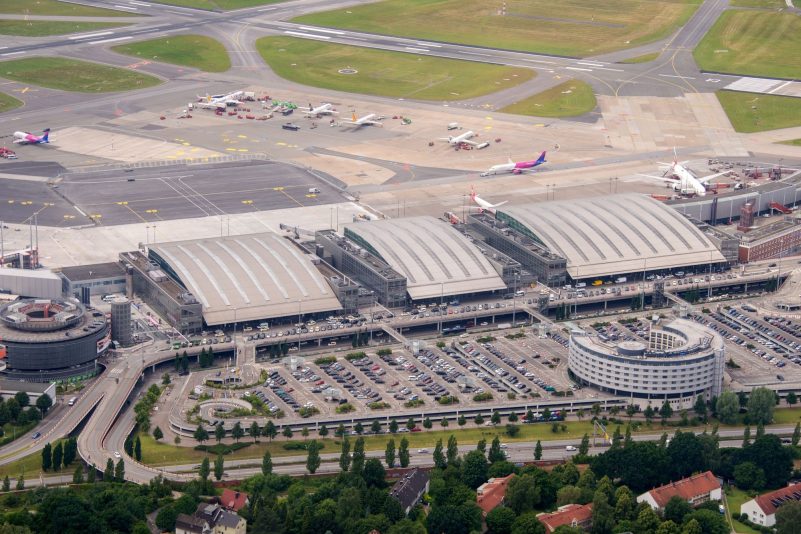 Der Hamburg Flughafen Helmut Schmidt: Die Größe des Airports umfasst fast 800 Fußballfelder.