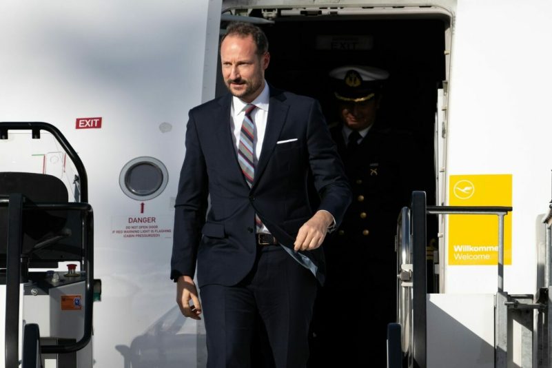 Kronprinz Haakon ist per Flugzeug zu einem viertägigen Besuch nach Deutschland gekommen.