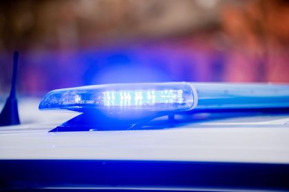 Betrunkener 18-Jähriger fährt in Duisburg dreizehn Fahrzeuge an