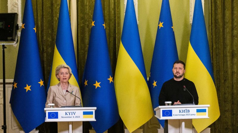 EU-Kommissionspräsidentin Ursula von der Leyen und der ukrainische Präsident Wolodymyr Selenskyj vergangene Woche in Kiew.