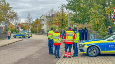 Bei einem Großeinsatz der Polizei an einer Schule in Offenburg ist ein Tatverdächtiger festgenommen worden.