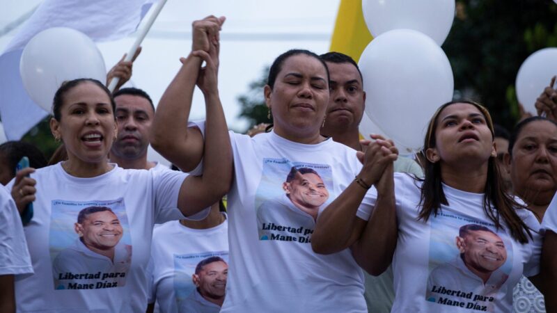 Glückliches Ende: Cilenis Marulanda (M.), Mutter von Luís Diaz, während einer Kundgebung für die Freilassung ihres Mannes Ende Oktober.