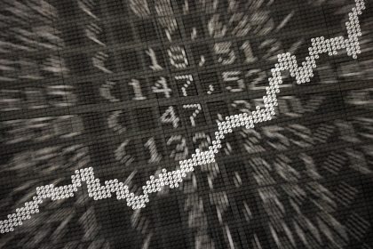 Jahresendrally treibt Dax erstmals über 17.000 Punkte