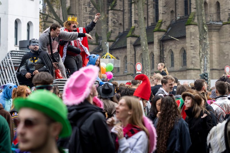 „Kölle Alaaf! Kölle Schalom!“ – Karnevalsauftakt in Köln