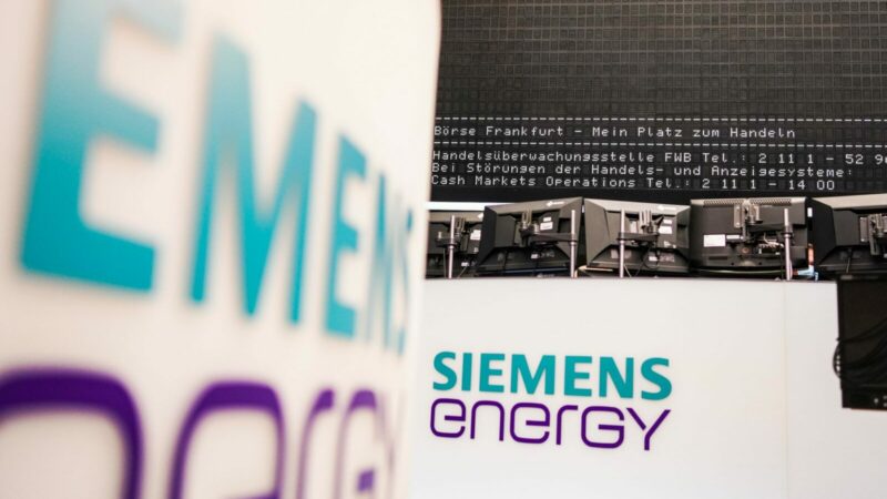 Das Logo von Siemens Energy ist in der Frankfurter Börse zu sehen.